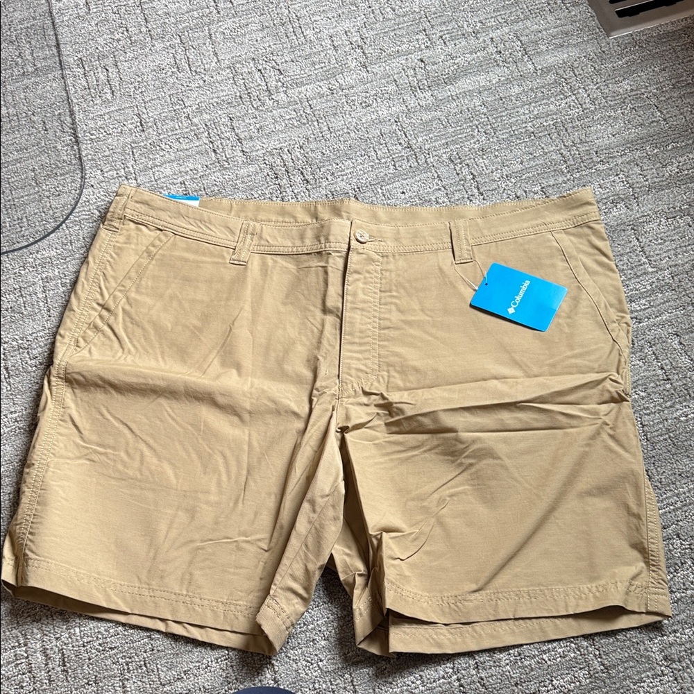 Columbia Men's Khaki Flat-Front Performance Shorts